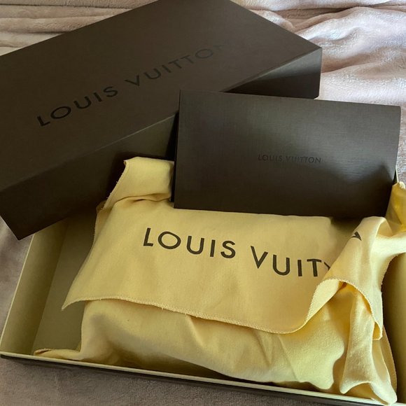 Louis Vuitton Monogram Pasadena Vernis Crossbody - Picture 8 of 8